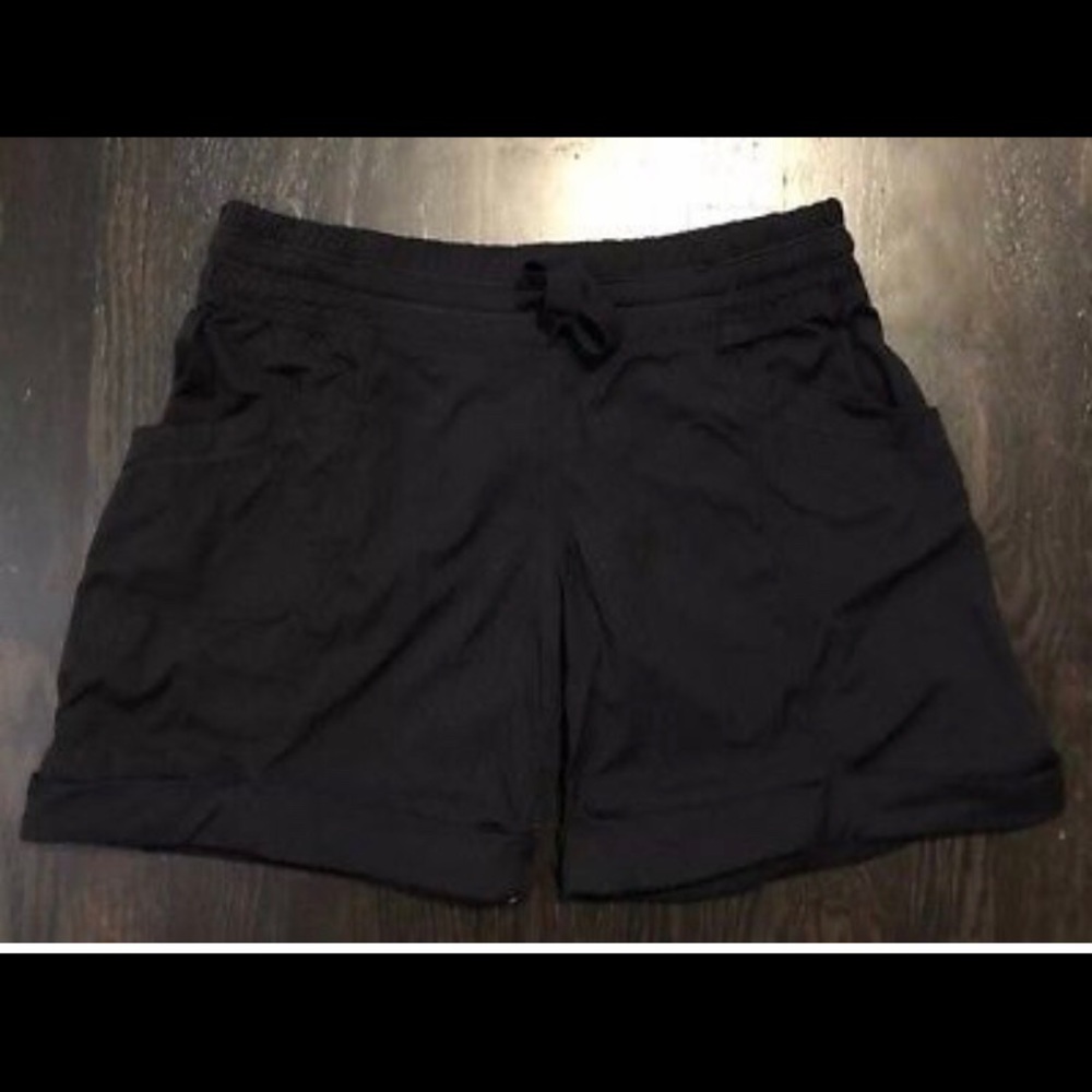 Lululemon Spring Break Away ll black shorts size 6